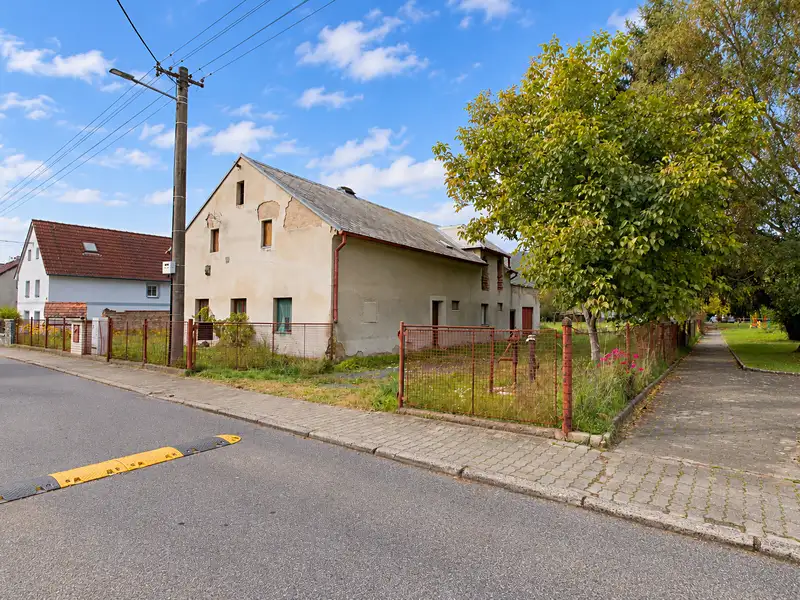Prodej rodinného domu 388 m², pozemek 1500 m², Velké Březno – náhled fotky 2