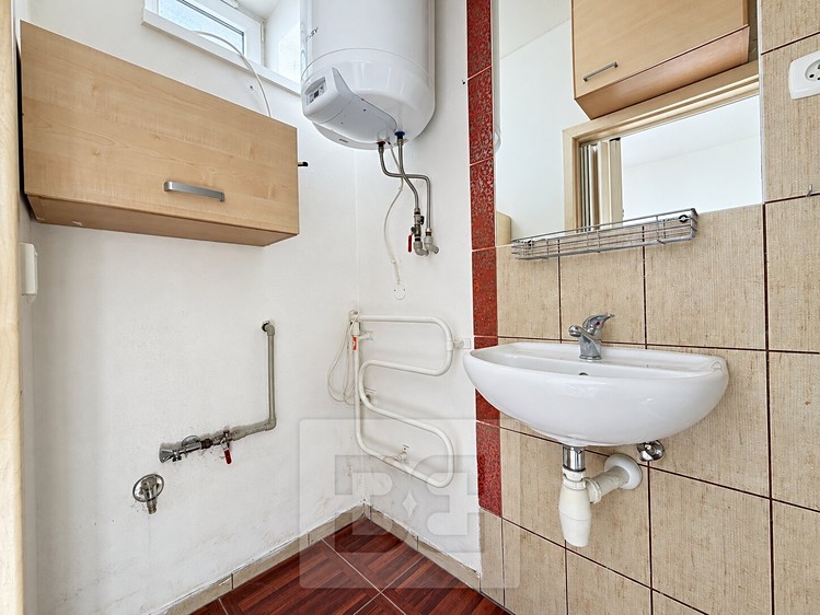 Pronájem bytu 2+kk, 40 m² (5 z 9)