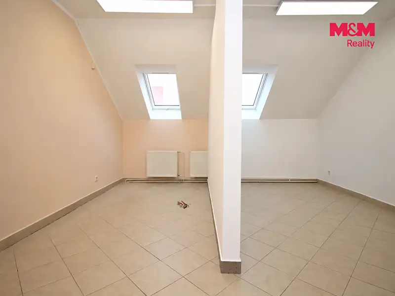 Pronájem obchodního prostoru 24 m², Chlumec nad Cidlinou – náhled fotky 2