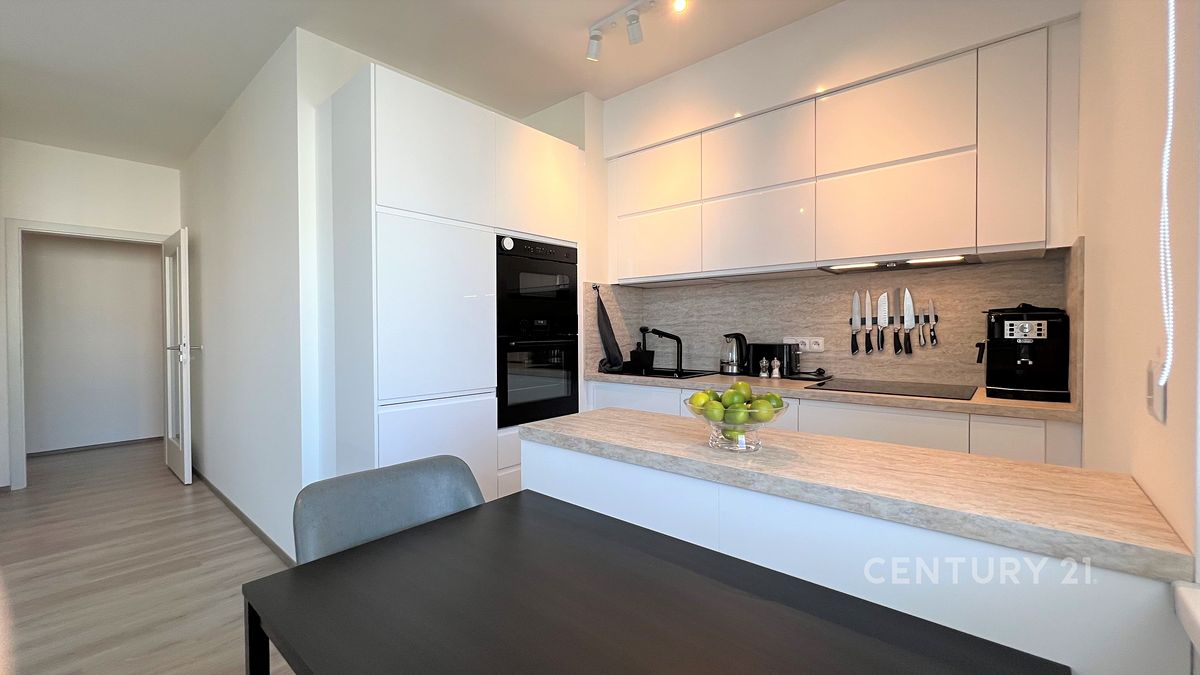 Pronájem bytu 2+kk 56 m² – fotografie 2