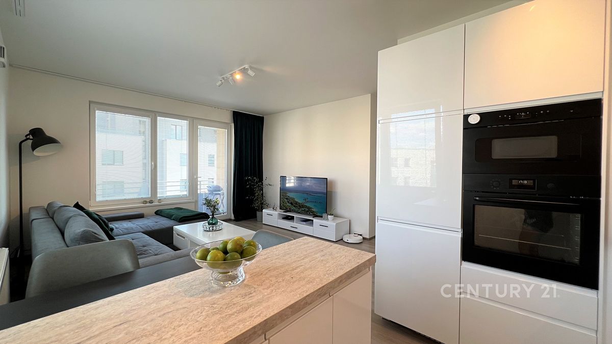 Pronájem bytu 2+kk 56 m² – fotografie 3