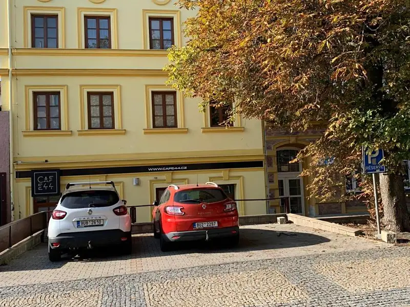 Pronájem bytu 2+kk 90 m², Chomutov – náhled fotky 1