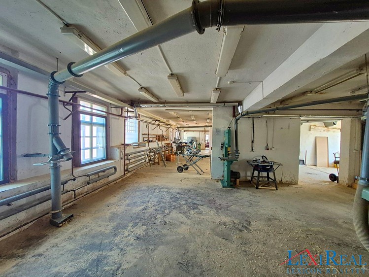 Комерційне приміщення на продаж, 1 980 м² (6 з 14)