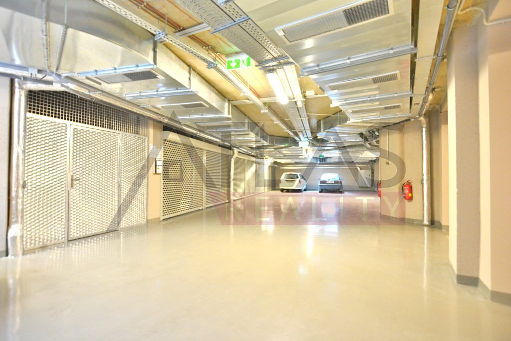 Pronájem garážového stání 15 m², Praha – fotka 1 z 3