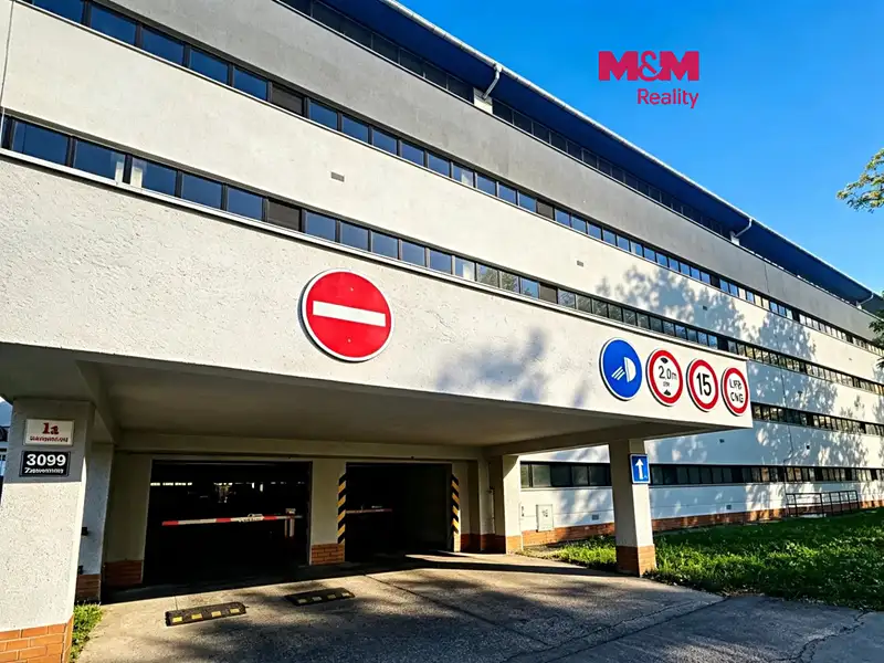 Prodej garážového stání 12 m², Brno – náhled fotky 1