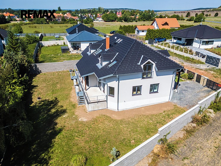 Haus zum Kauf, 169 m² (1 von 39)