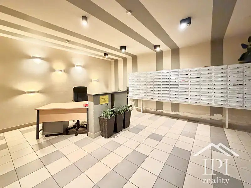 Pronájem garážového stání 17 m², Praha – náhled fotky 3