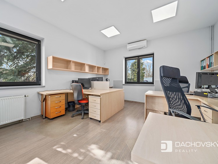 Prodej komerčního prostoru, 374 m² (29 z 52)