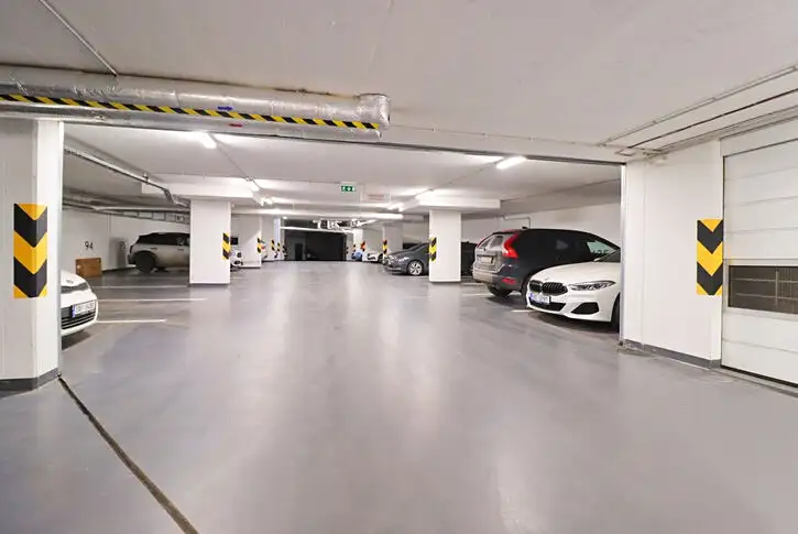 Pronájem garážového stání 6 m², Praha – náhled fotky 1