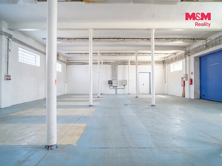 Prodej komerčního prostoru, 1 200 m² (4 z 27)
