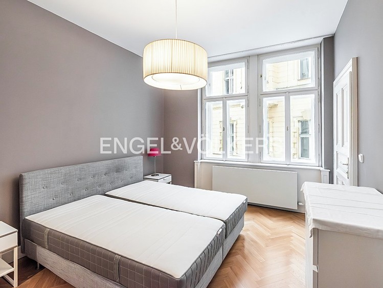 Pronájem bytu 2+1, 72 m² (6 z 11)