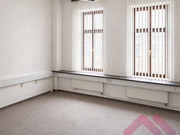 Prodej komerčního prostoru, 868 m² (8 z 18)