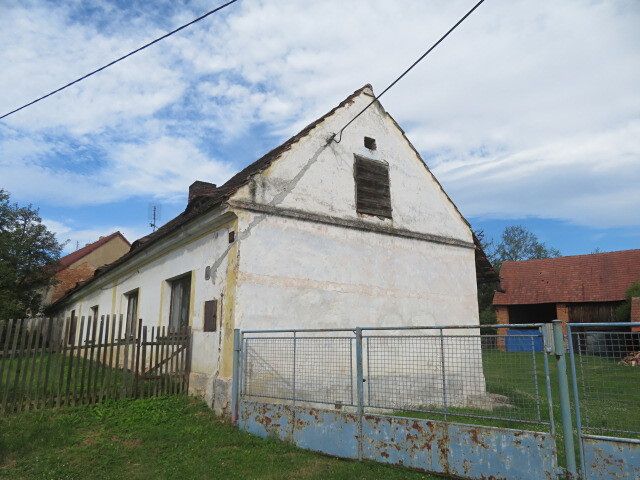 Dražba rodinného domu 1687 m², pozemek 128 m², Kožlany – fotka 1 z 3