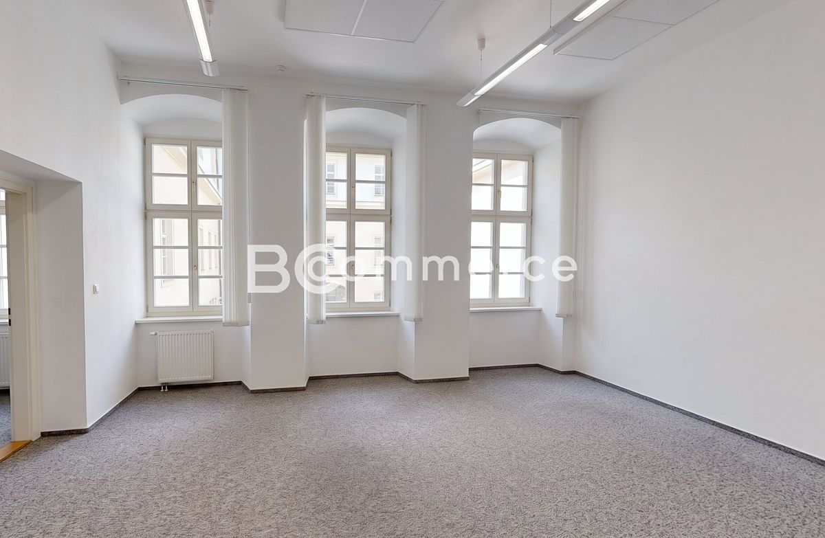 Pronájem kanceláře 100 m², Brno – fotka 1 z 3
