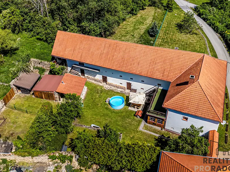 Prodej rodinného domu 557 m², pozemek 1437 m², Kájov – náhled fotky 3