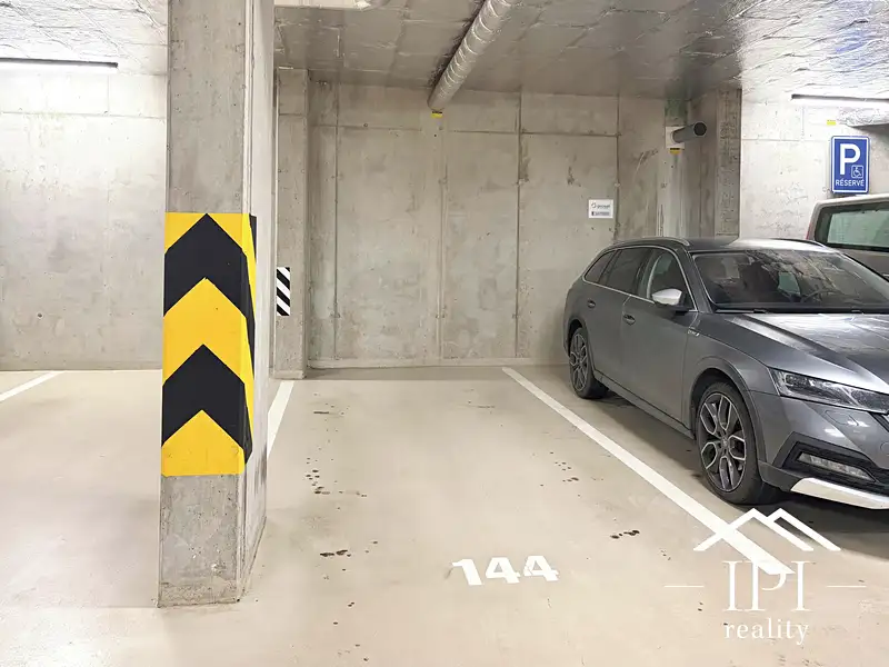 Pronájem garážového stání 17 m², Praha – náhled fotky 2