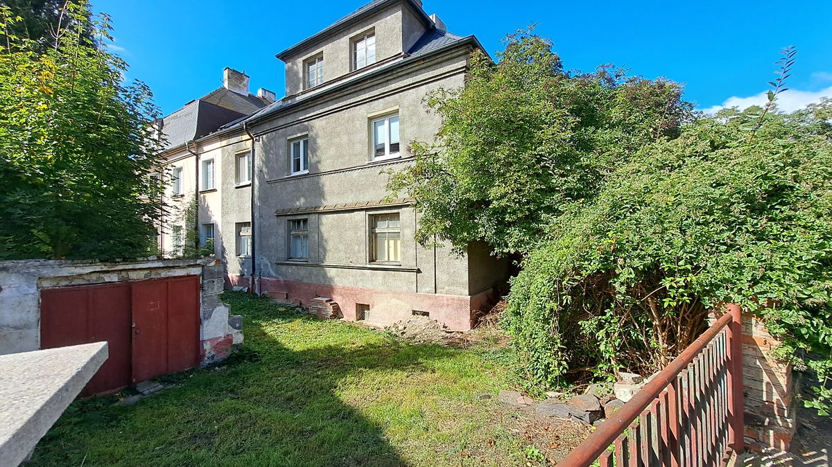Dražba rodinného domu 3 m², pozemek 4 m², Chomutov – fotka 1 z 3