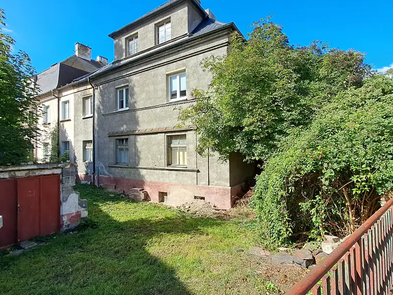 Dražba rodinného domu 3 m², pozemek 4 m², Chomutov – náhled fotky 1