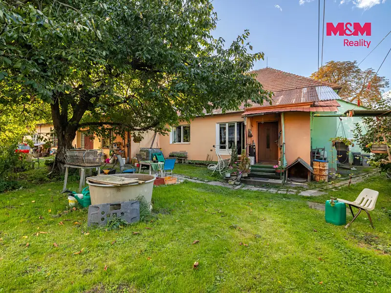 Prodej rodinného domu 520 m², pozemek 2126 m², Svojšice – náhled fotky 3