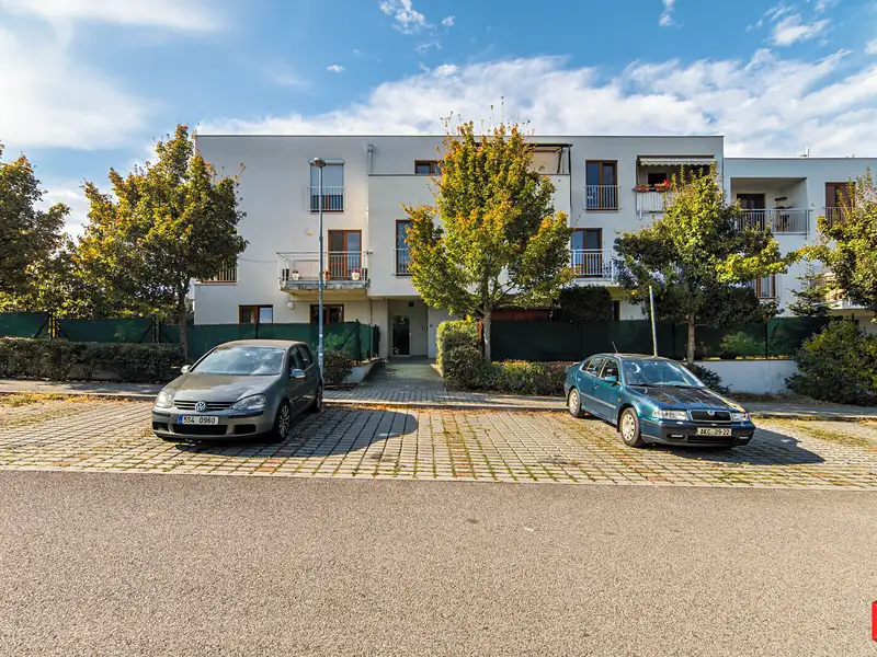 Prodej bytu 3+kk 87 m², Zbuzany – náhled fotky 2