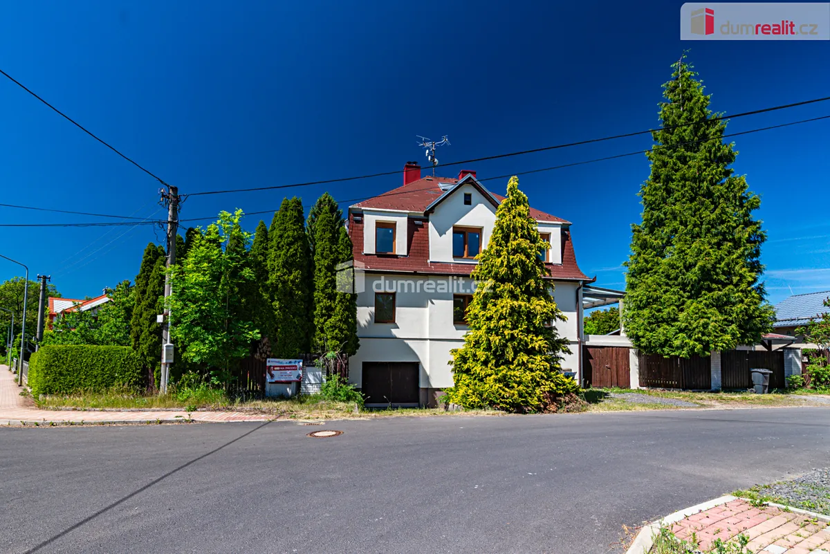 Prodej rodinného domu 300 m², pozemek 888 m²