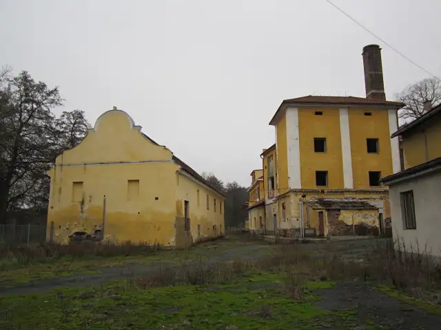 Prodej skladového prostoru 10000 m², Žichovice – náhled fotky 1