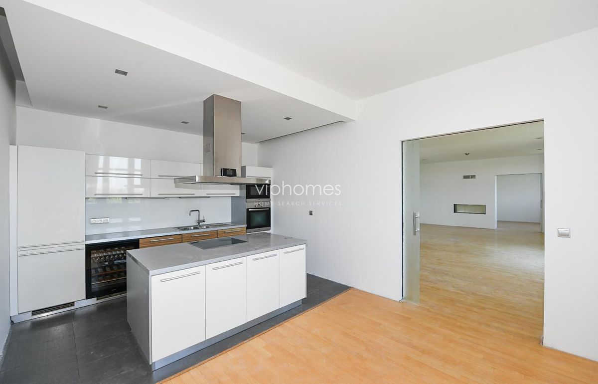 Pronájem bytu 6 pokojů a více 204 m²