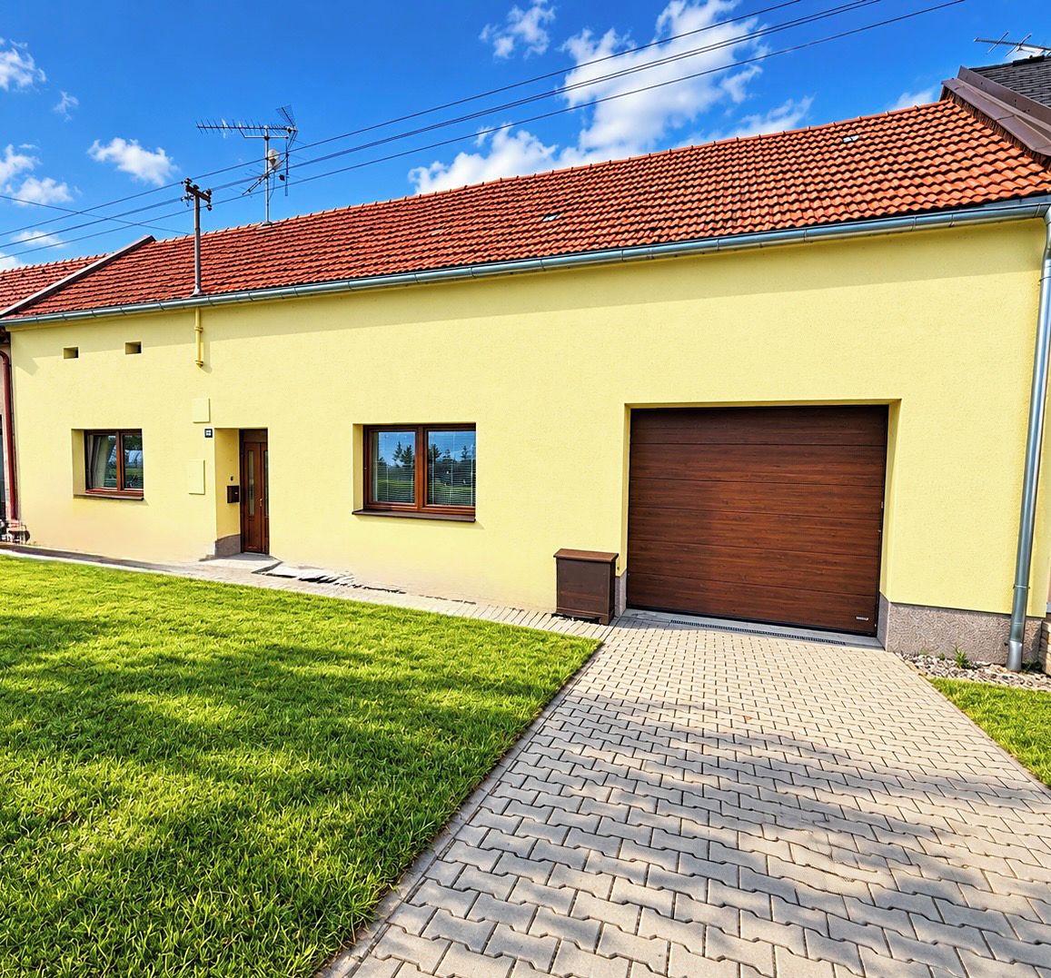 Prodej rodinného domu 623 m², pozemek 2300 m², Podolí – fotka 1 z 3