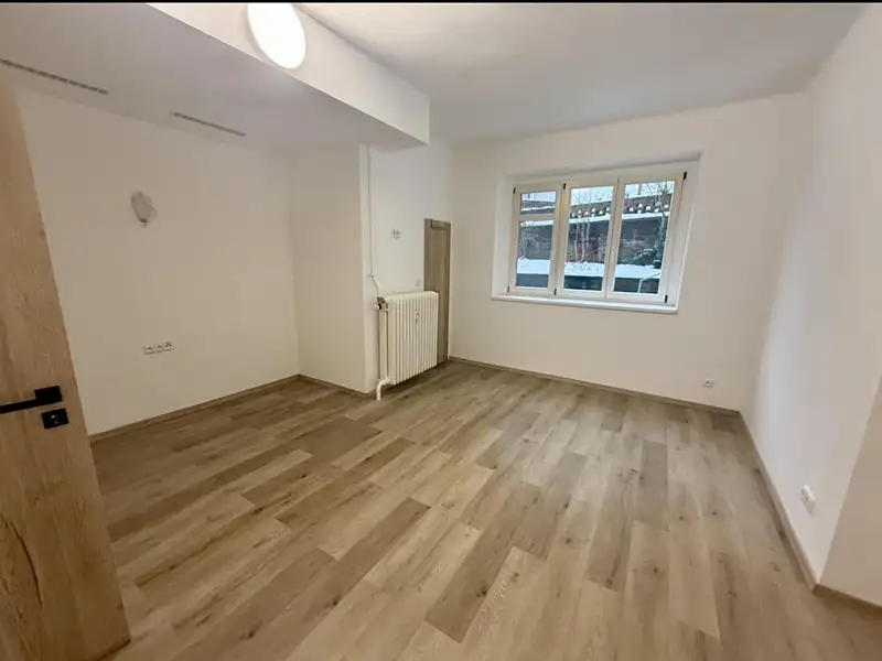 Prodej bytu 1+1 40 m², Praha – náhled fotky 2