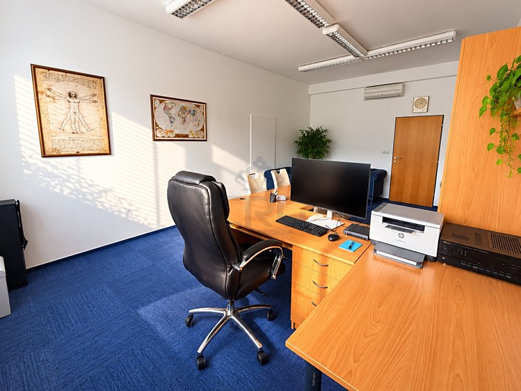 Pronájem komerčního prostoru, 125 m² (37 z 59)
