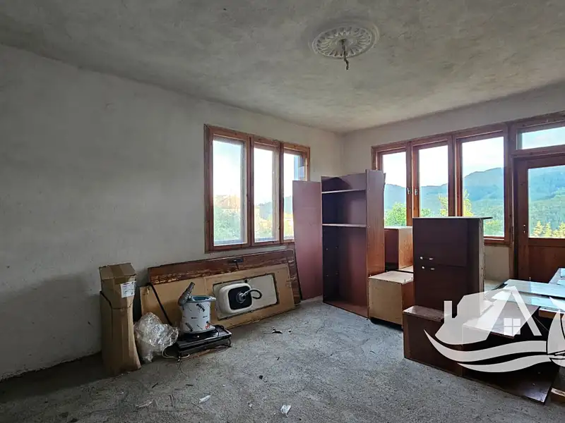 Prodej rodinného domu 260 m², pozemek 700 m², Banite – náhled fotky 3