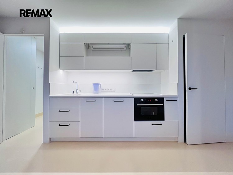 Квартира 1+kk в оренду, 38 м² (2 з 12)