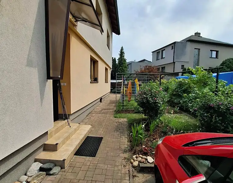 Pronájem bytu pokoje 20 m², Praha – náhled fotky 2