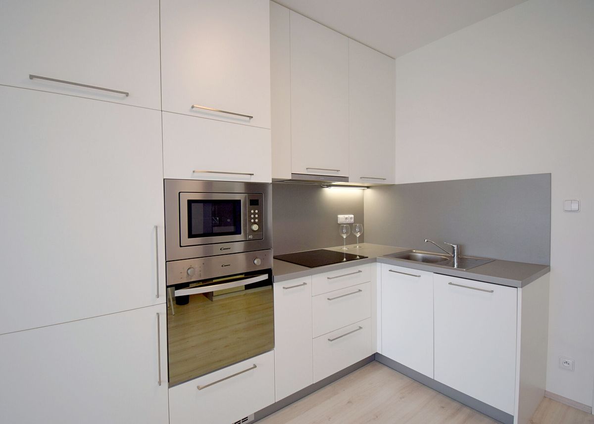 Pronájem garáže 72 m², Praha – fotka 1 z 3