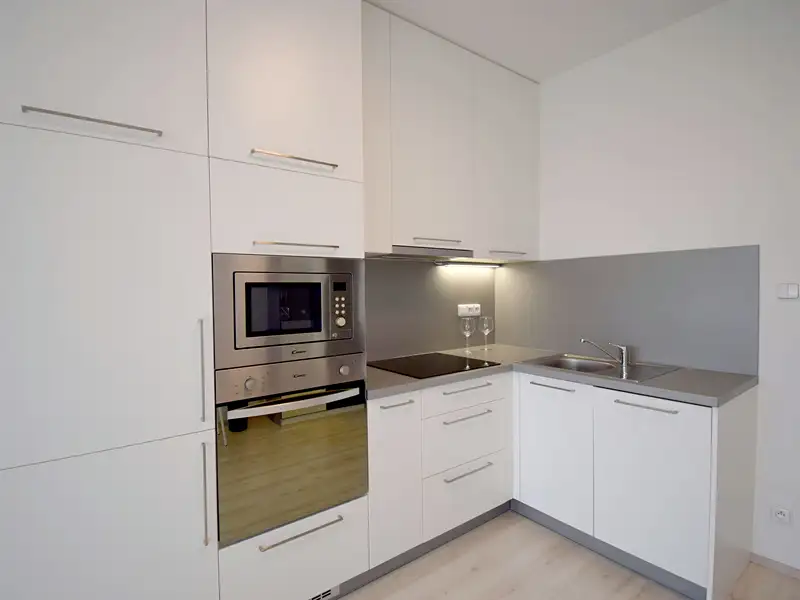 Pronájem garáže 72 m², Praha – náhled fotky 1