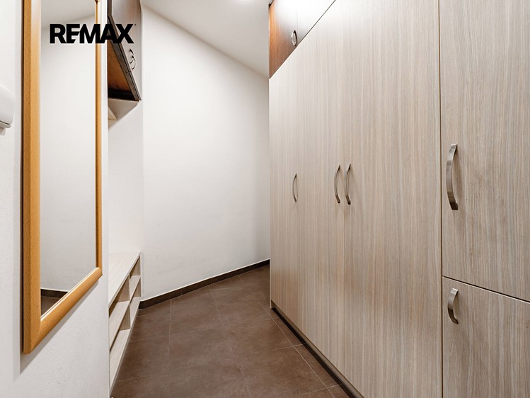 Pronájem bytu 2+kk, 58 m² (26 z 31)