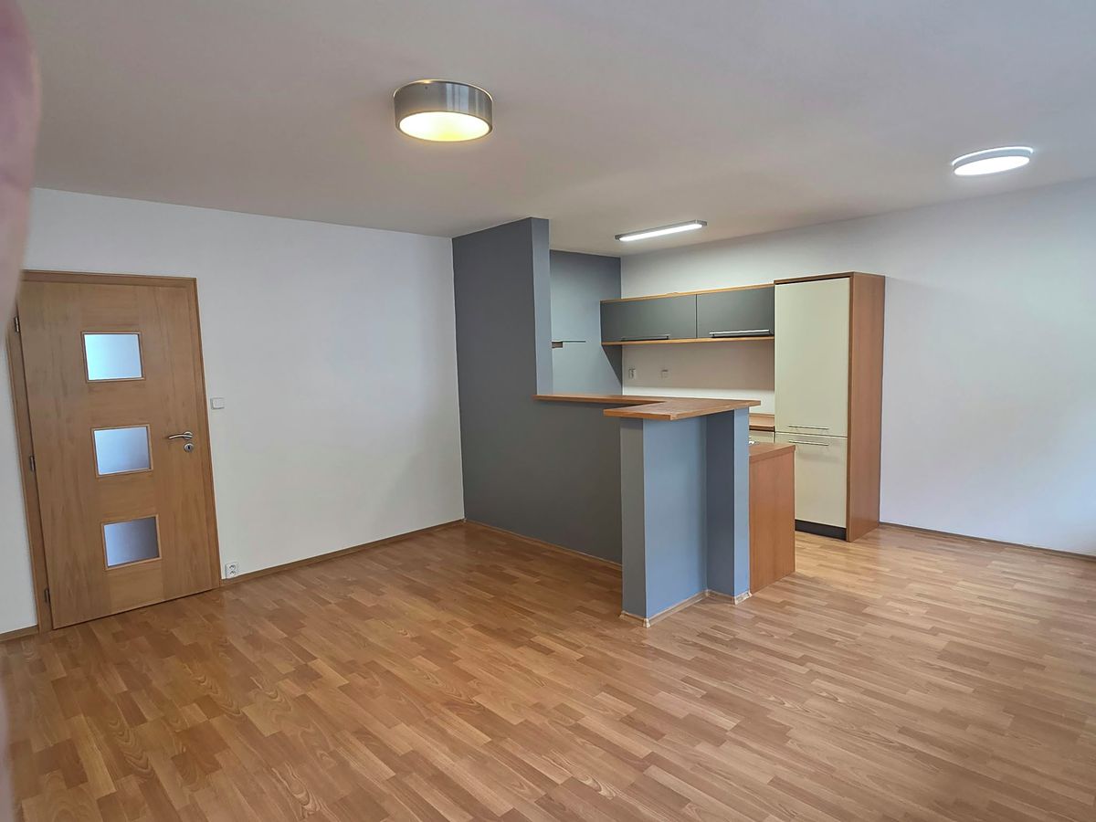 Pronájem bytu 3+kk 76 m², Praha – fotka 1 z 3