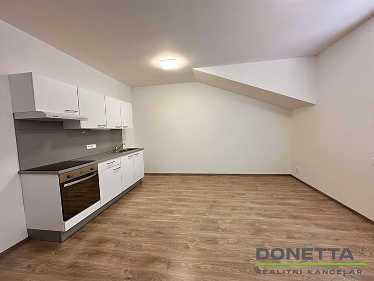Квартира 1+kk в оренду, 32 м² (2 з 9)