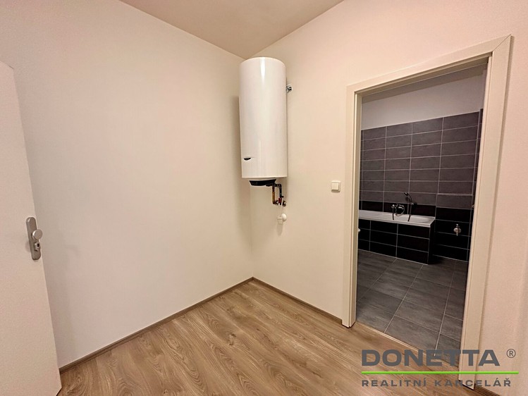 Квартира 1+kk в оренду, 32 м² (5 з 9)