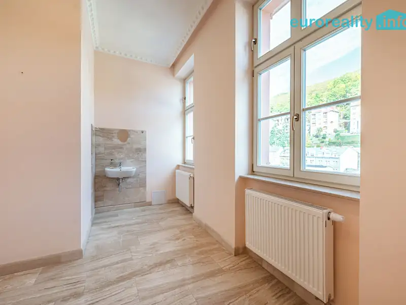 Pronájem obchodního prostoru 20 m², Karlovy Vary – náhled fotky 2