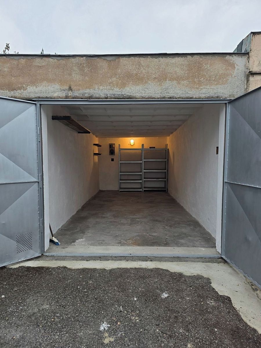 Pronájem garáže 19 m², Plzeň – fotka 1 z 3
