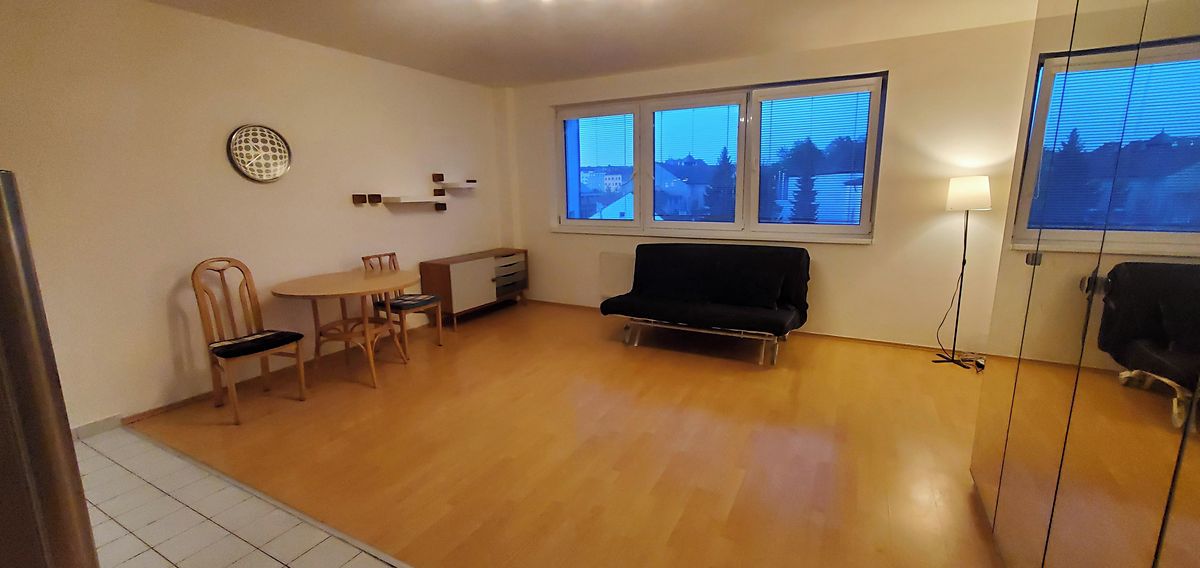 Pronájem bytu 1+kk 34 m², Praha – fotka 1 z 3