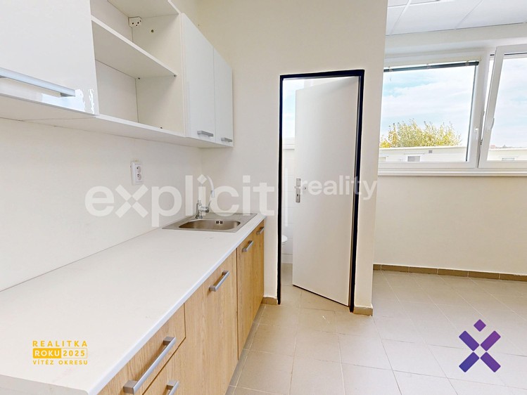 Pronájem bytu 1+kk, 27 m² (2 z 8)