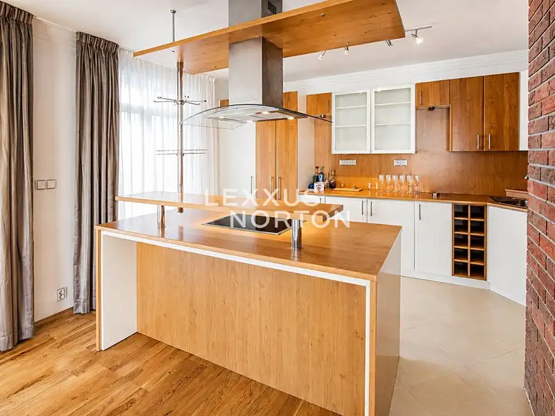 Pronájem rodinného domu 350 m², pozemek 800 m², Praha – náhled fotky 2