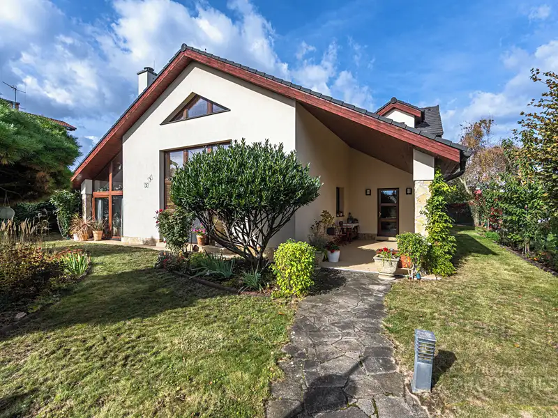 Prodej rodinného domu 245 m², pozemek 920 m², Hostivice – náhled fotky 3