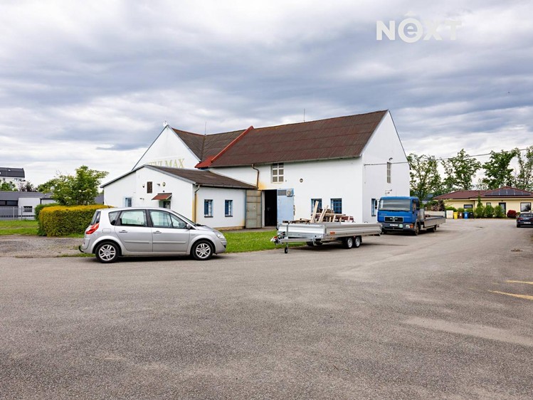 Pronájem komerčního prostoru, 400 m² (2 z 18)
