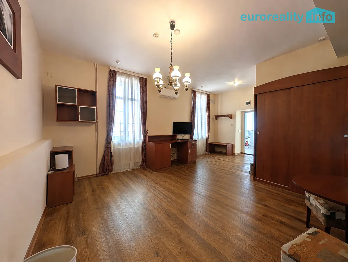 Pronájem obchodního prostoru 30 m²