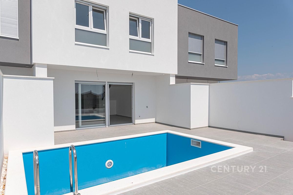 Prodej bytu 3+1 92 m², Vodice – fotka 1 z 3