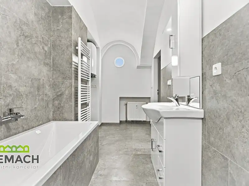 Pronájem bytu 1+1 72 m², Náchod – náhled fotky 2