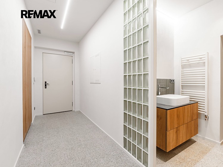 Квартира 1+kk в оренду, 45 м² (15 з 27)